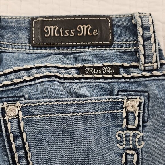 Miss Me Women’s Jeans Size 25 Signature Rise Boot Cut Denim Rhinestone Contrast - Picture 15 of 16